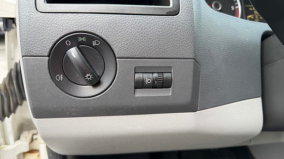 Volkswagen Caravelle 22 of 28