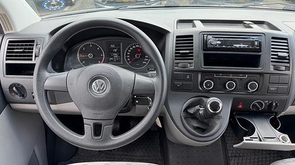 Volkswagen Caravelle 17 of 28