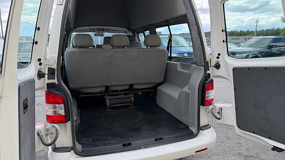 Volkswagen Caravelle 15 of 28