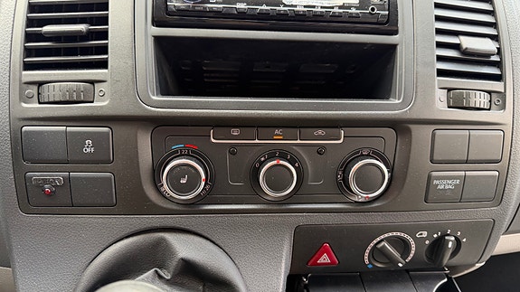 Volkswagen Caravelle 24 of 28