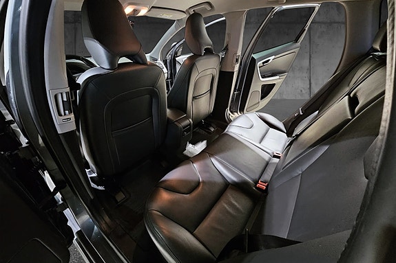 Volvo XC60 30 of 30