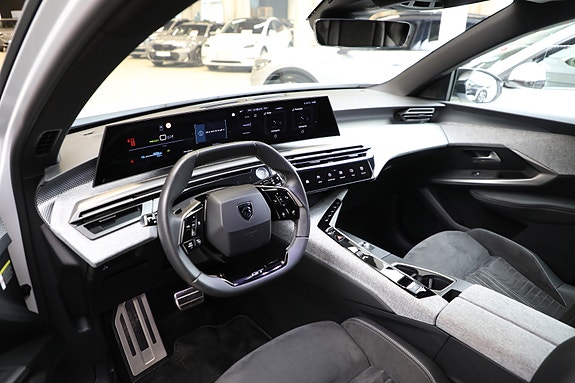 Peugeot e-5008 25 of 30