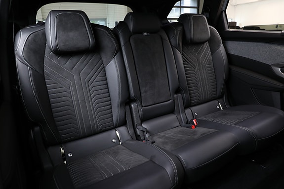 Peugeot e-5008 23 of 30