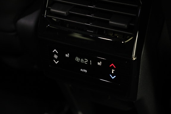 Peugeot e-5008 13 of 30