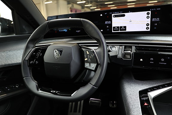 Peugeot e-5008 16 of 30