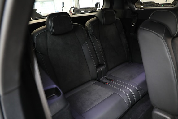 Peugeot e-5008 24 of 30