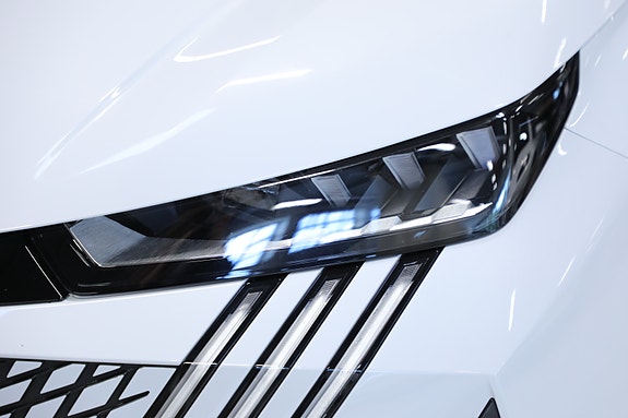 Peugeot e-5008 8 of 30