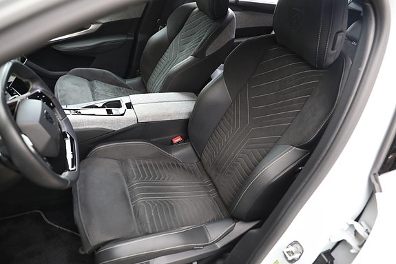 Peugeot e-5008 27 of 30