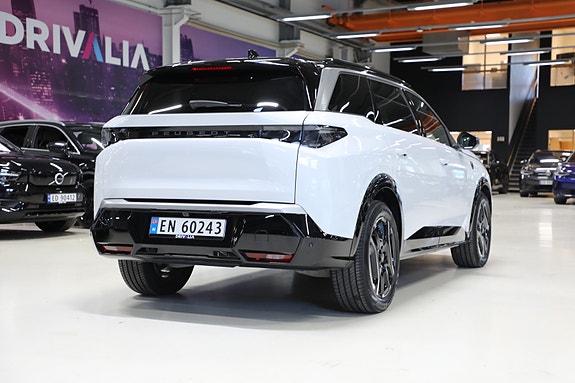 Peugeot e-5008 6 of 30