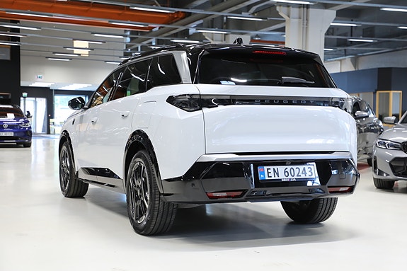 Peugeot e-5008 5 of 30