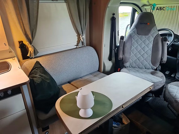 Carado T459 | HØSTSALG | 15.000KM | FaceToFace | Queenbed | 185W Solc.panel + 2stk.100aH.LithiumBatt. | Sykkelstativ | 9 of 30