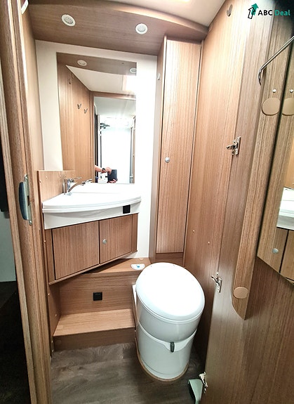 Carado T459 | HØSTSALG | 15.000KM | FaceToFace | Queenbed | 185W Solc.panel + 2stk.100aH.LithiumBatt. | Sykkelstativ | 20 of 30