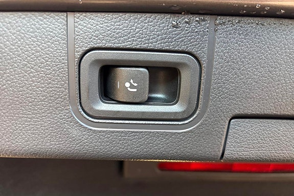 Mercedes-Benz CLA250 e 22 of 24