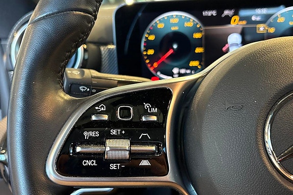 Mercedes-Benz CLA250 e 11 of 24