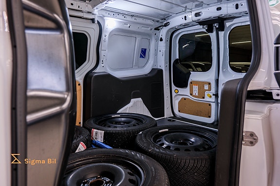 Ford Transit Connect 18 of 30