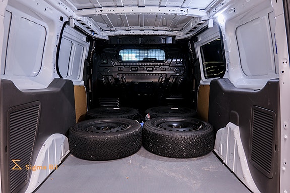 Ford Transit Connect 16 of 30