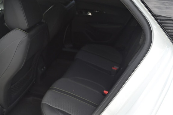 Peugeot 2008 9 of 18