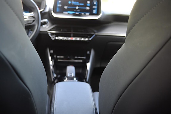 Peugeot 2008 10 of 18