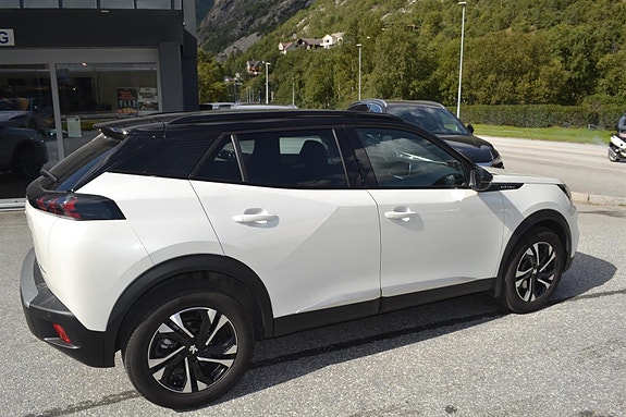 Peugeot 2008 2 of 18