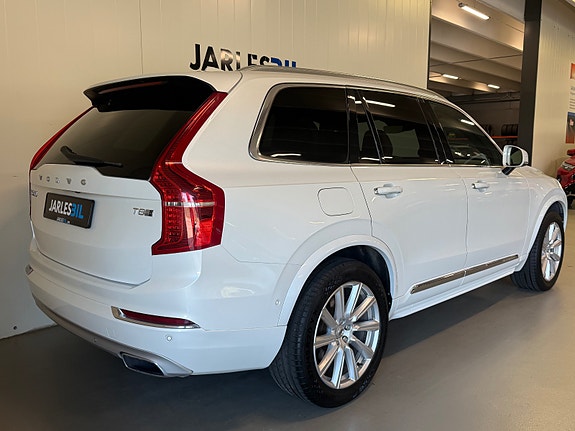 Volvo XC90 3 of 26
