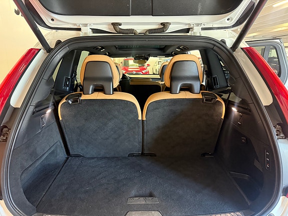 Volvo XC90 12 of 26