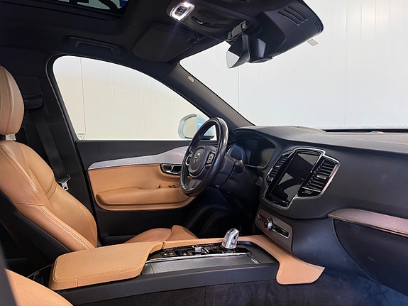 Volvo XC90 4 of 26