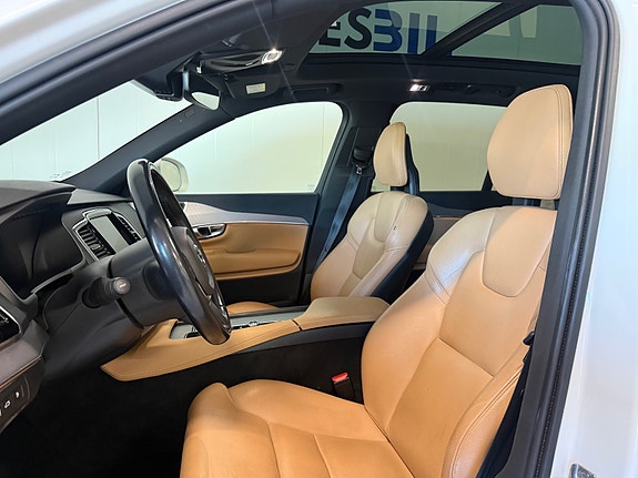 Volvo XC90 18 of 26