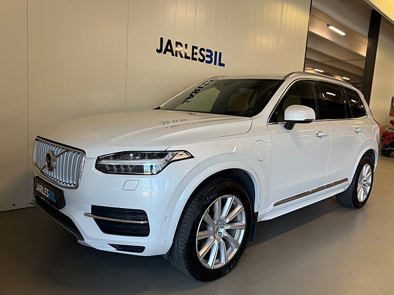 Volvo XC90 13 of 26