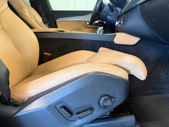 Volvo XC90 6 of 26