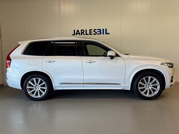 Volvo XC90 2 of 26