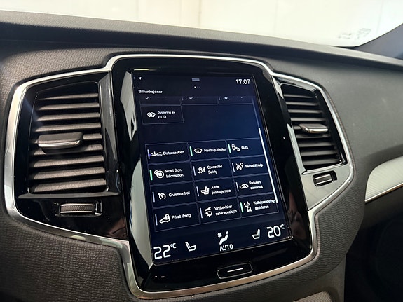 Volvo XC90 24 of 26