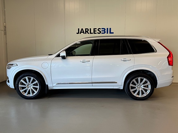 Volvo XC90 14 of 26