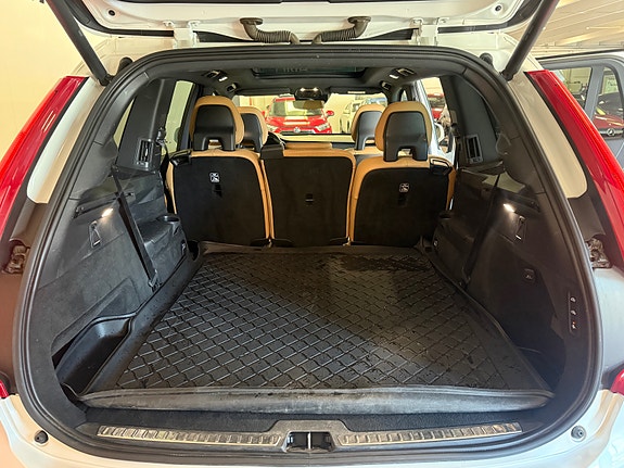 Volvo XC90 11 of 26