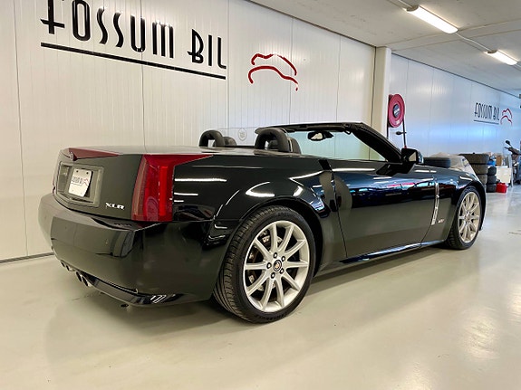 Cadillac XLR 8 of 30