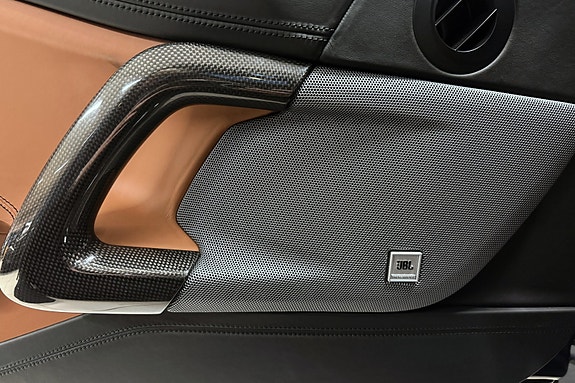 Ferrari GTC4Lusso 17 of 30