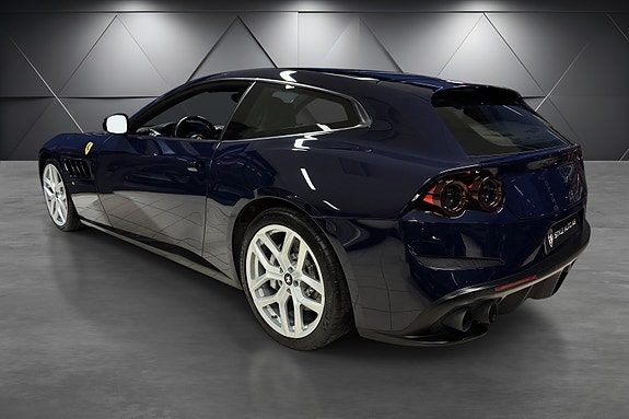 Ferrari GTC4Lusso 4 of 30