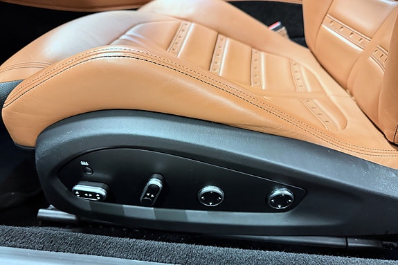 Ferrari GTC4Lusso 15 of 30