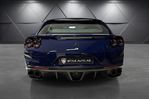 Ferrari GTC4Lusso 3 of 30