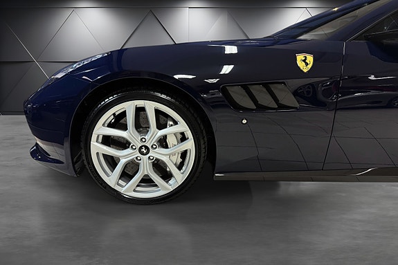 Ferrari GTC4Lusso 6 of 30