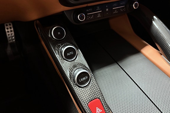 Ferrari GTC4Lusso 23 of 30