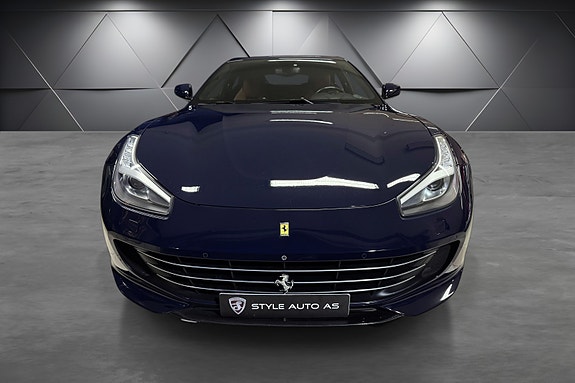 Ferrari GTC4Lusso 2 of 30