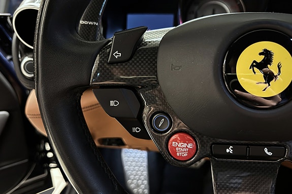 Ferrari GTC4Lusso 20 of 30