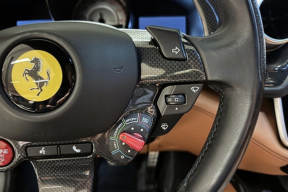 Ferrari GTC4Lusso 21 of 30