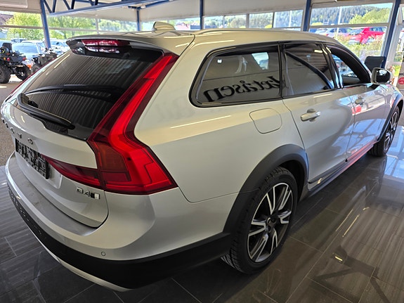 Volvo V90 Cross Country 4 of 27
