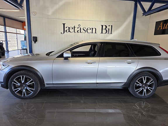 Volvo V90 Cross Country 2 of 27