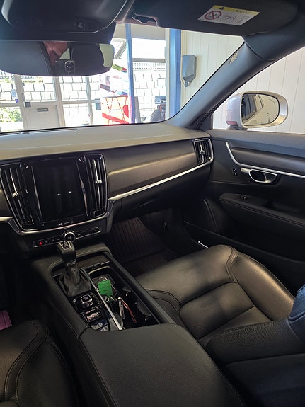 Volvo V90 Cross Country 10 of 27