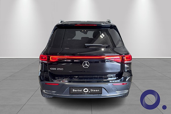 Mercedes-Benz EQB250 4 of 17