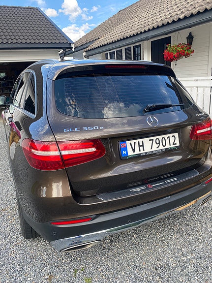 Mercedes-Benz GLC350 e 2 of 22