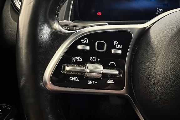 Mercedes-Benz EQB300 18 of 29