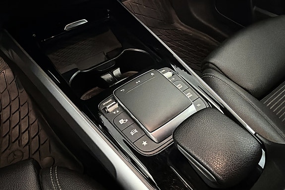 Mercedes-Benz EQB300 25 of 29